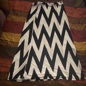 Hot Ginger Black & White Zig Zag Maxi Skirt large